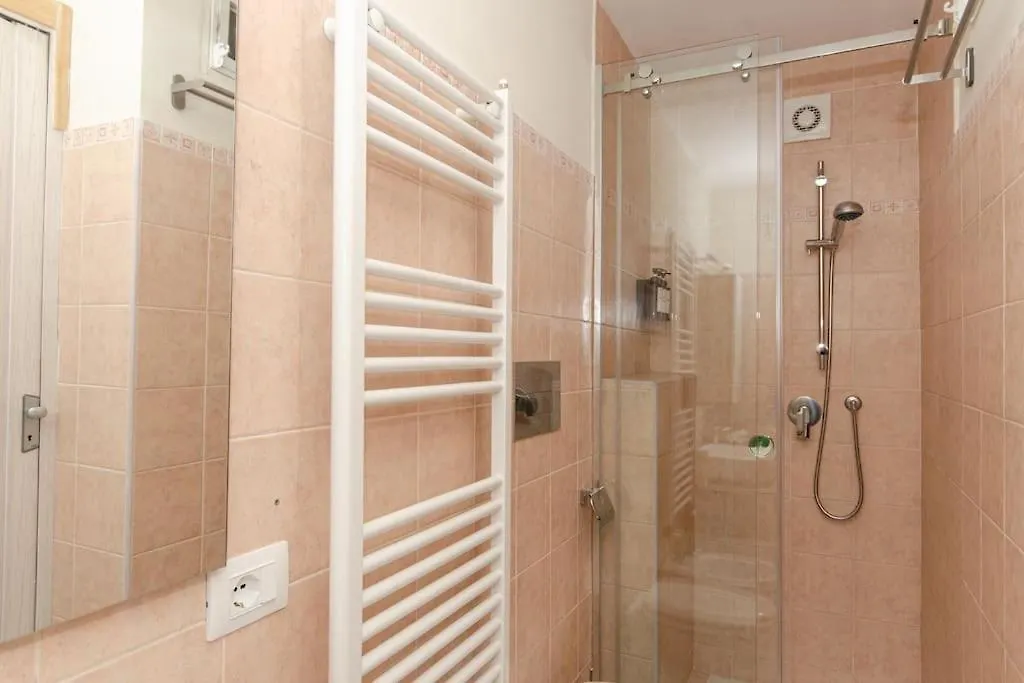 Apartment Appartamento Cadorna Milan Italy