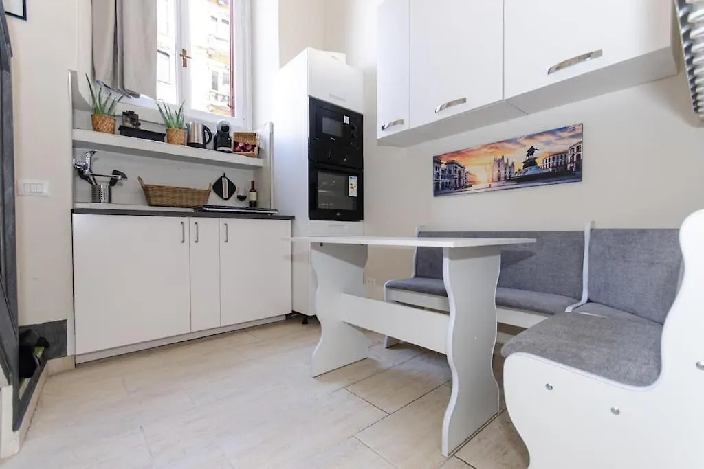 Apartment Appartamento Cadorna Milan